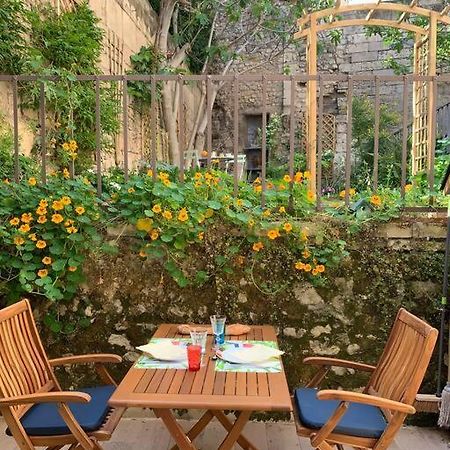 Capucines, Un Jardin Secret Dans Le Centre Historique Apartment Arles Exterior photo